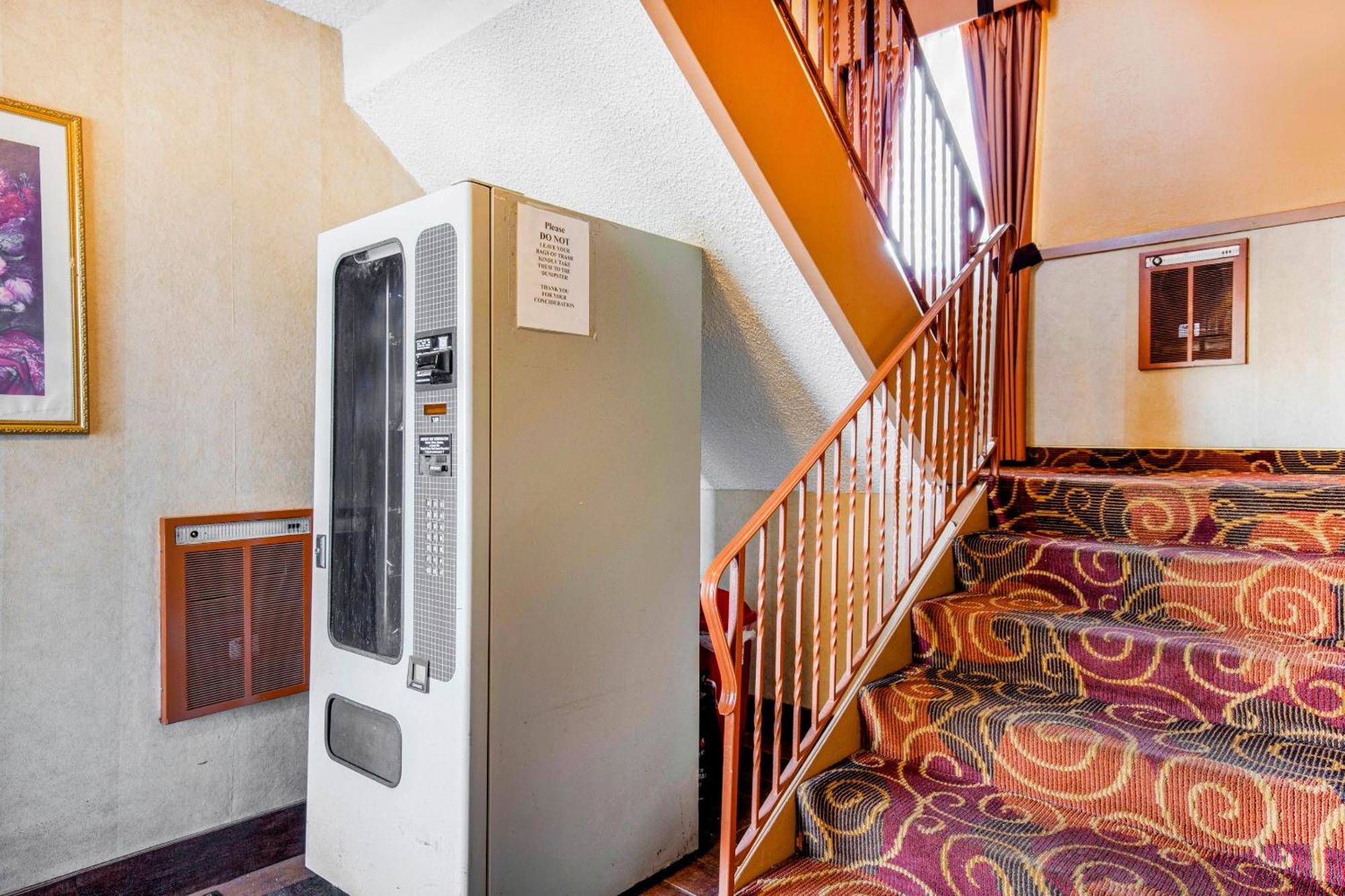 Oyo Hotel Castle Rock Co Downtown Ngoại thất bức ảnh